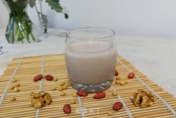 核桃花生芝麻豆浆,核桃花生芝麻豆浆，健康美味两不误